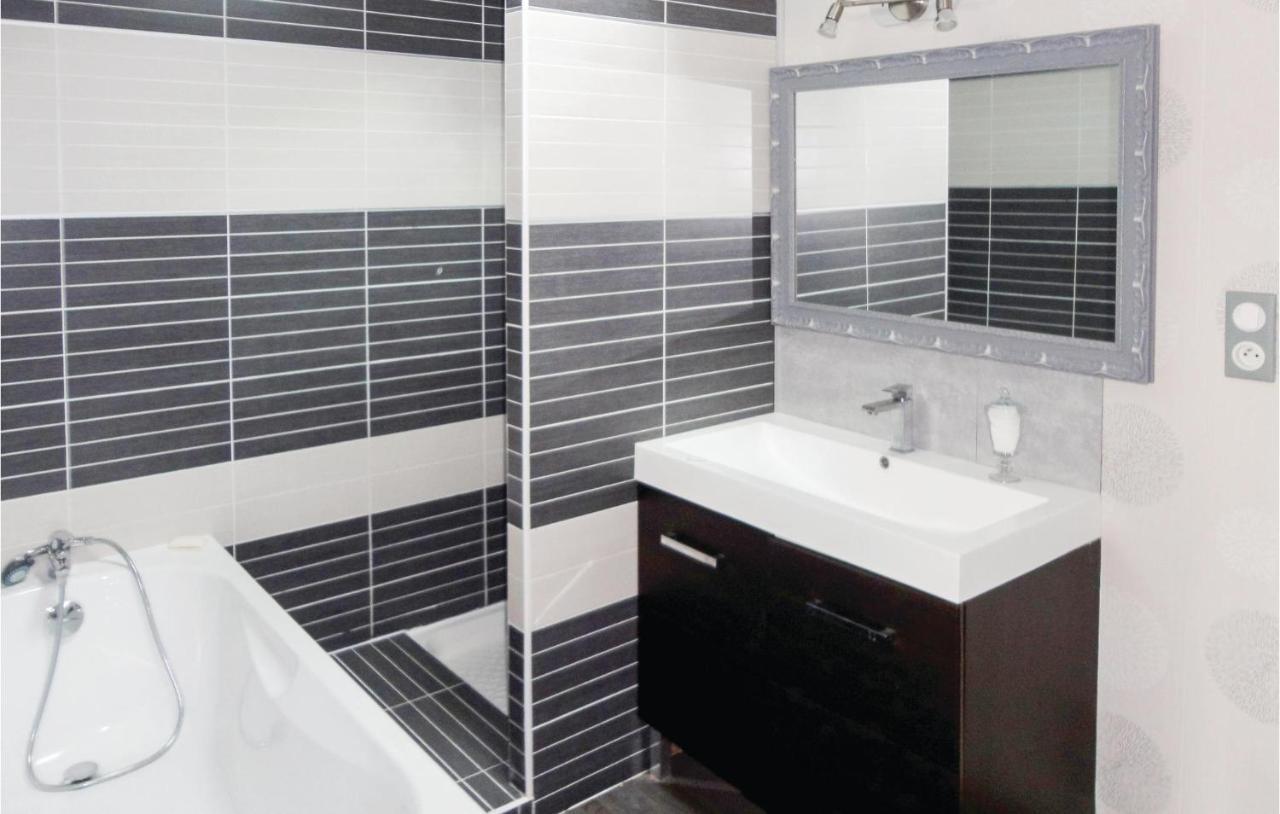Awesome Apartment In Sauvian With Wifi Ngoại thất bức ảnh